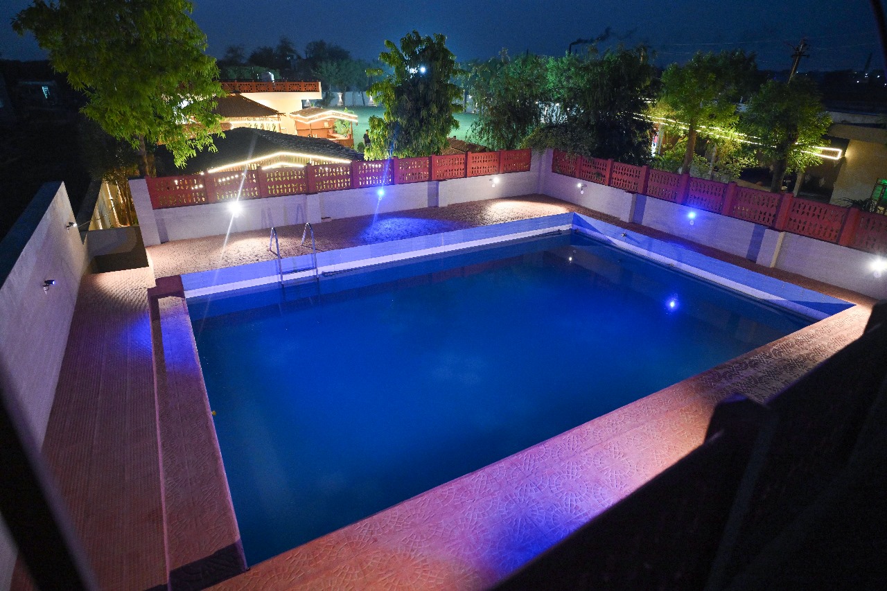 Pool Stay
